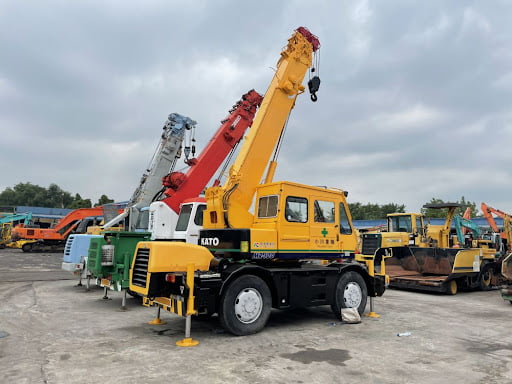 xe cẩu kato bánh lốp