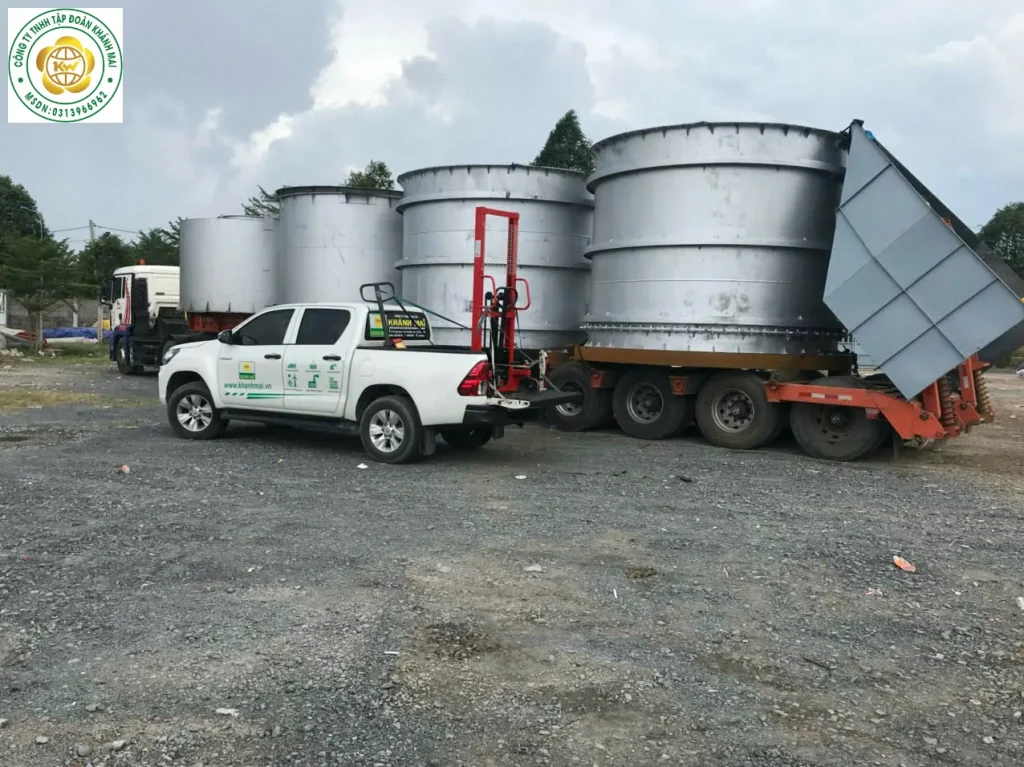 Vận chuyển các bồn thép công nghiệp cồng kềnh đi tỉnh