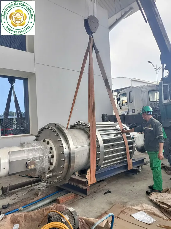 Thiết bị đặt trên bệ, dây đai bản rộng chằng buộc để bảo vệ bề mặt