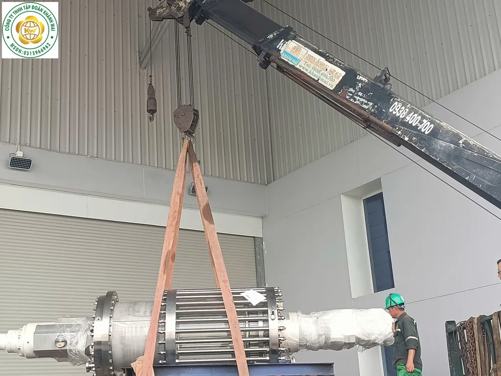 Kiểm tra dây đai, khóa nối và điểm treo trước khi nâng thử tải ở cao độ thấp